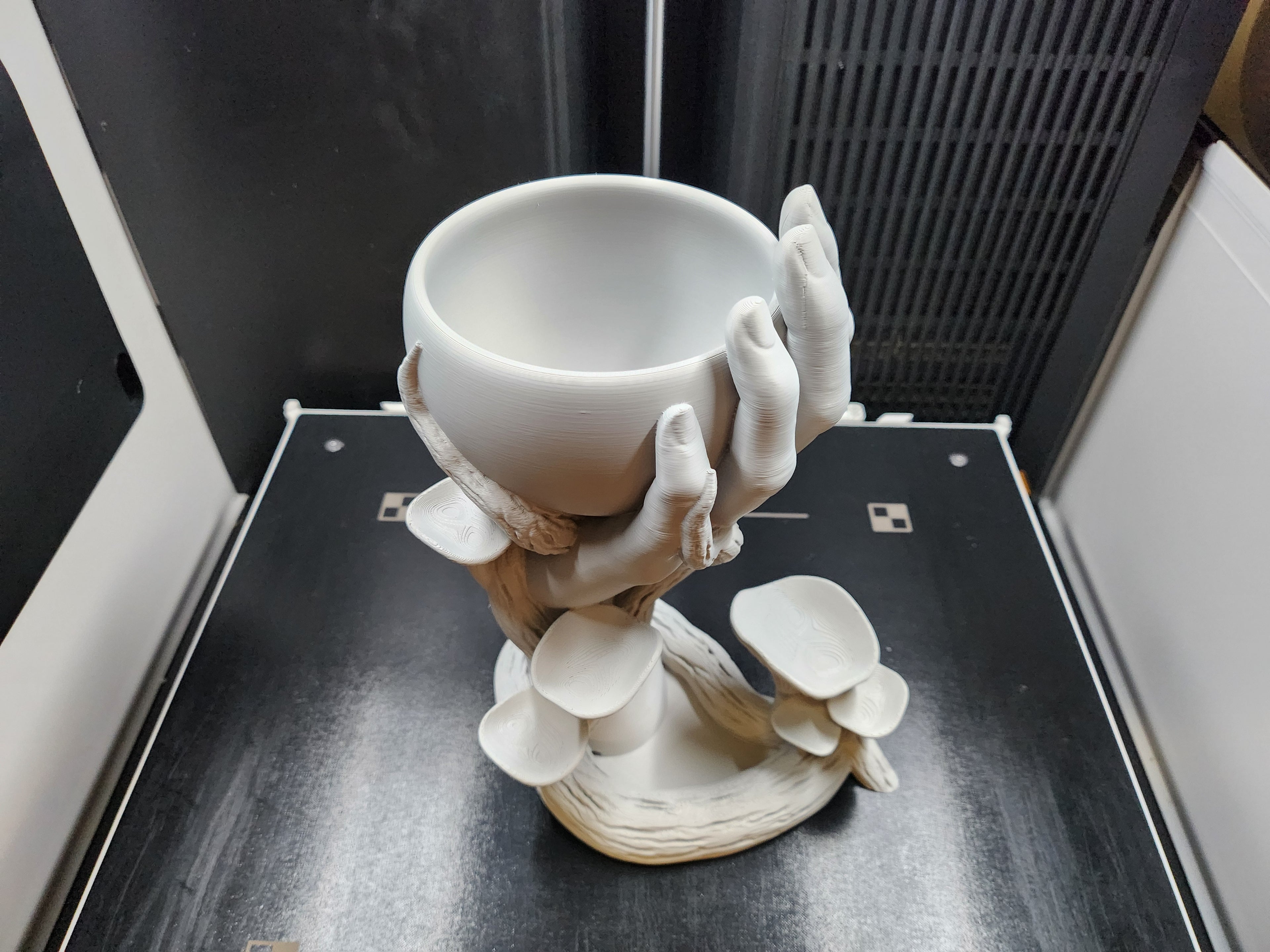 Vase à main en forme de champignon