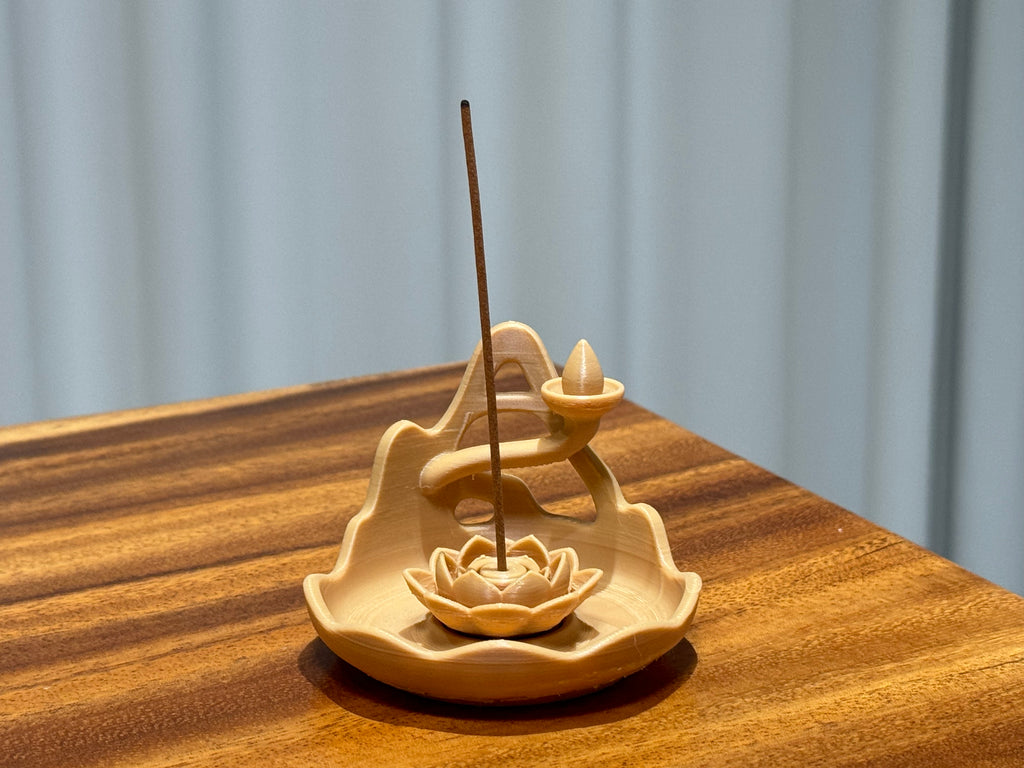 « Cœur de lotus de la montagne zen » porte-encens ajouré de paysage de lotus