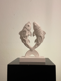 Statue koï love