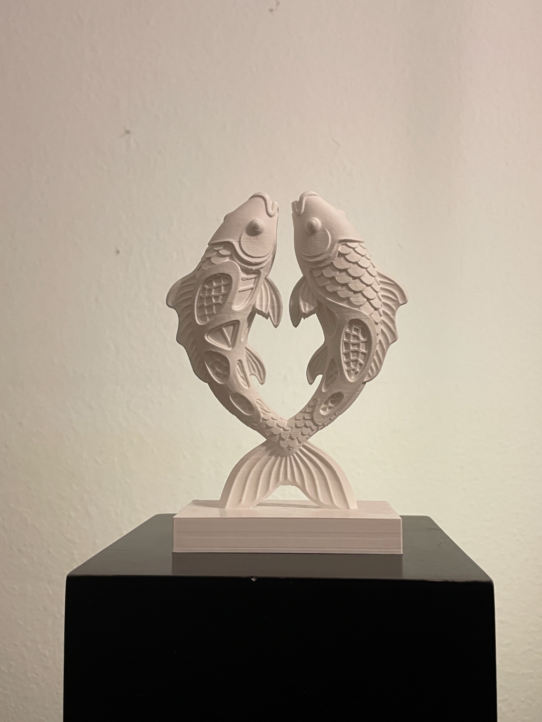 Statue koï love
